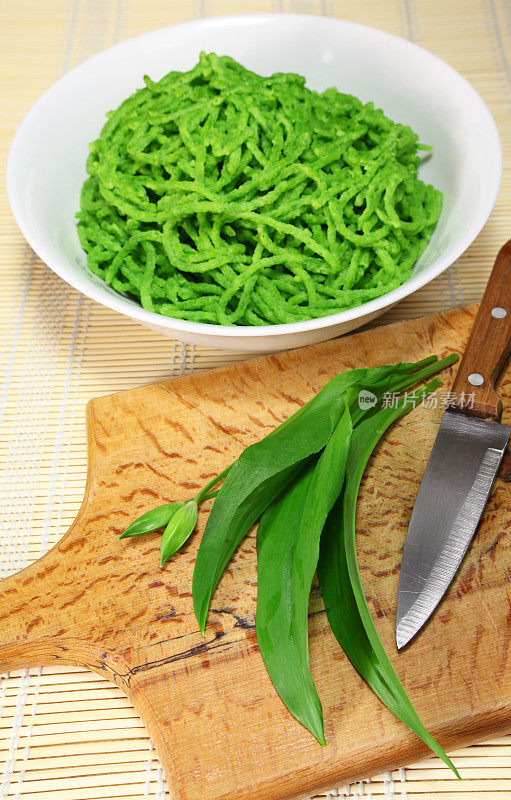 Ramson Spaetzle或Bärlauchspätzle